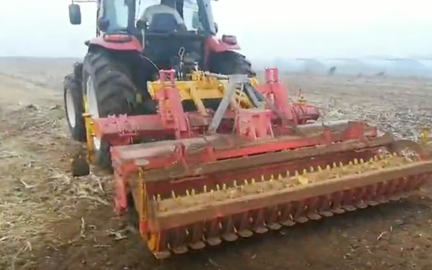 深松機(jī)，聯(lián)合耕整機(jī)作業(yè)視頻